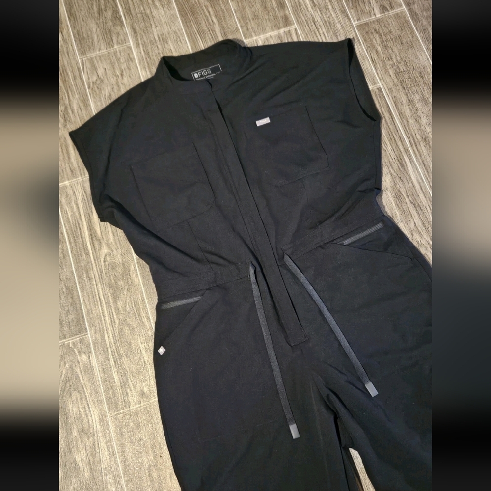 Figs Technical Collection Rafaela Cargo Scrub Jumpsuit Womens 2XL Black Nurse - Picture 3 of 8